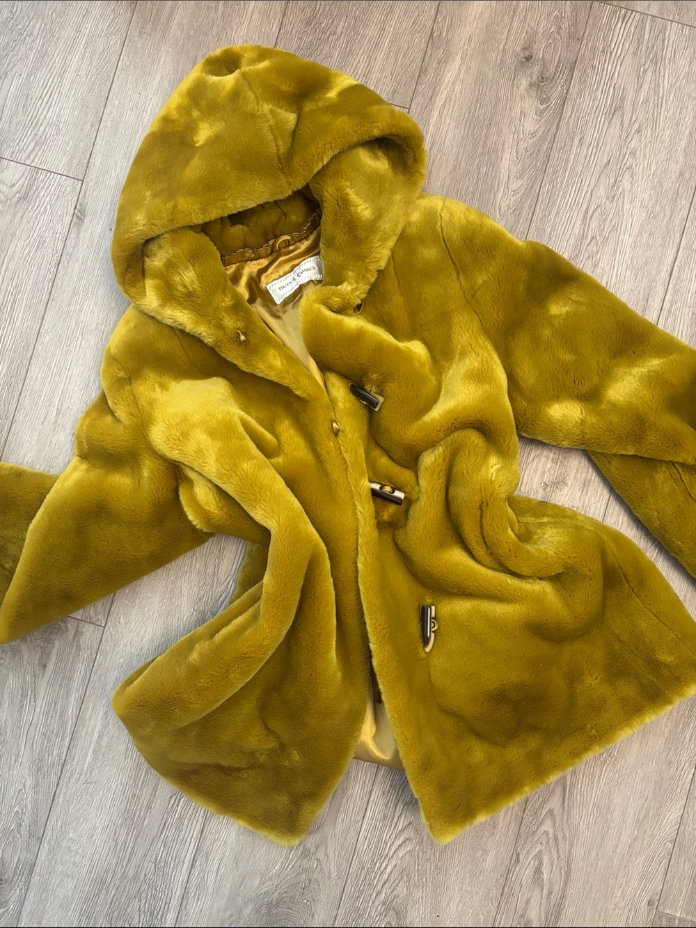 Gorgeous Retro Vintage Hooded Faux Fur Coat in Olive Green Super Soft